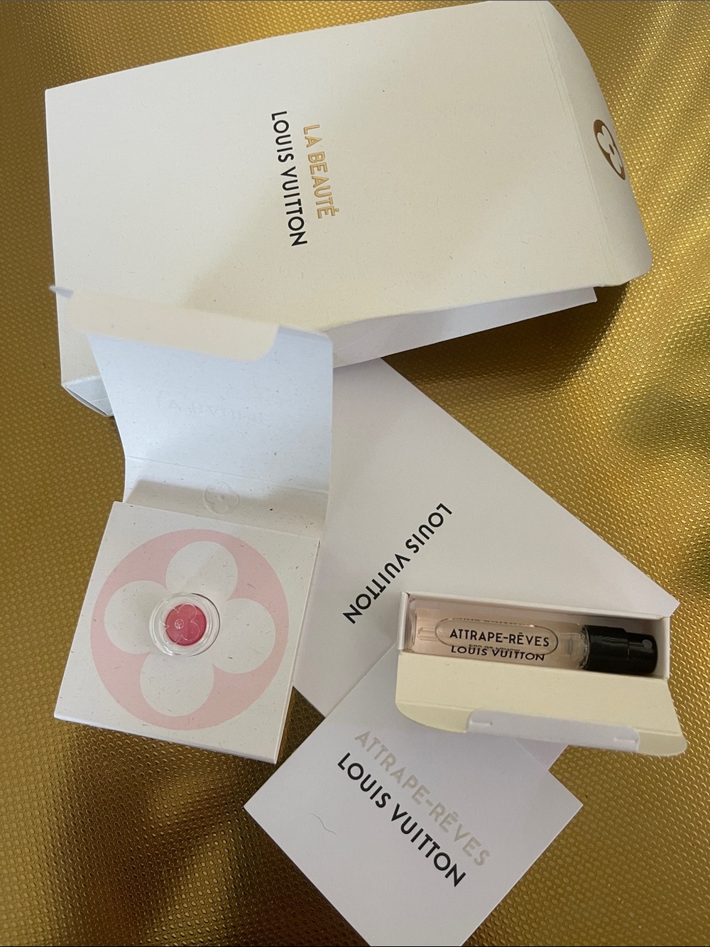 Louis Vuitton White Box with Gold Logo - La Beauté